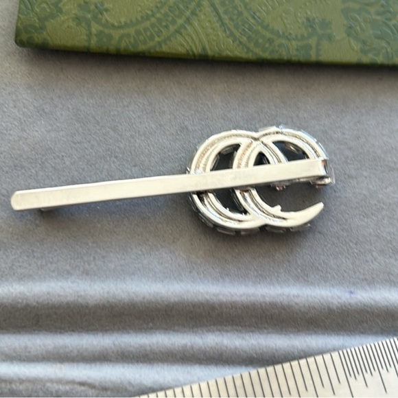 Like New used once CRYSTAL GUCCI SINGLE HAIR CLIP - Picture 5 of 6